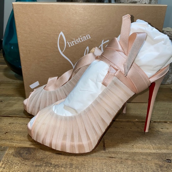 Christian Louboutin Goya Ruban Pumps - Picture 5 of 7